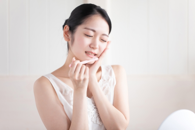 セラミック治療後の歯の痛みやしみる場合の理由と対処法とは?