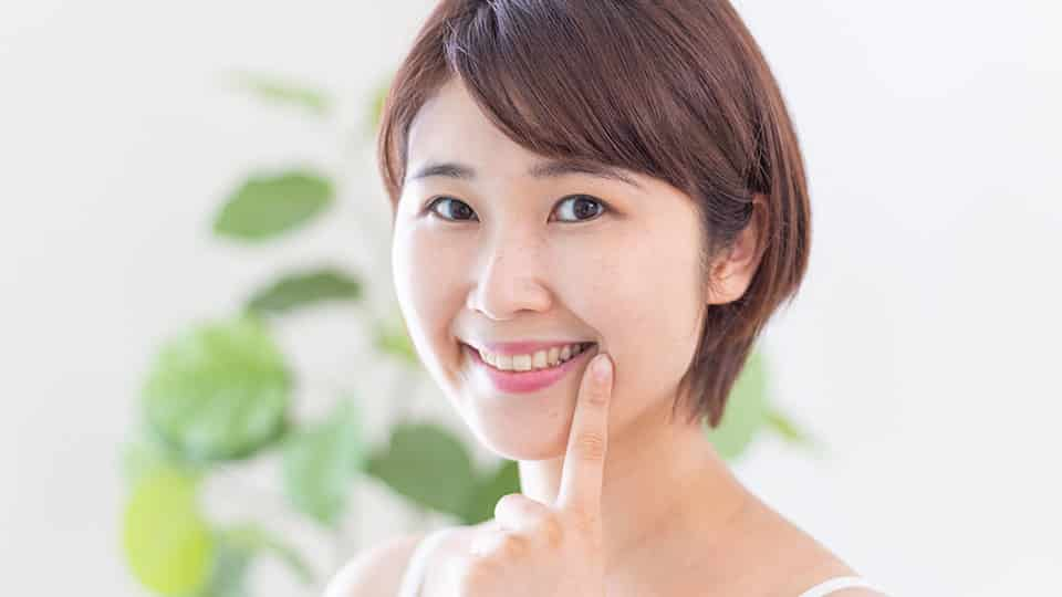 前歯の差し歯に違和感があるときの原因は？病気が隠れている可能性も